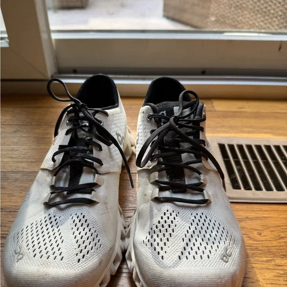 On Cloud X Running Shoes - Picture 3 of 6